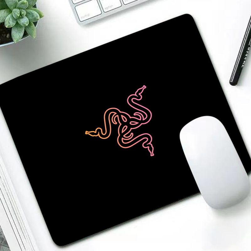 Razer Luxury Mouse Pad Anime G – обзор и цена Gaming Console Cabinet